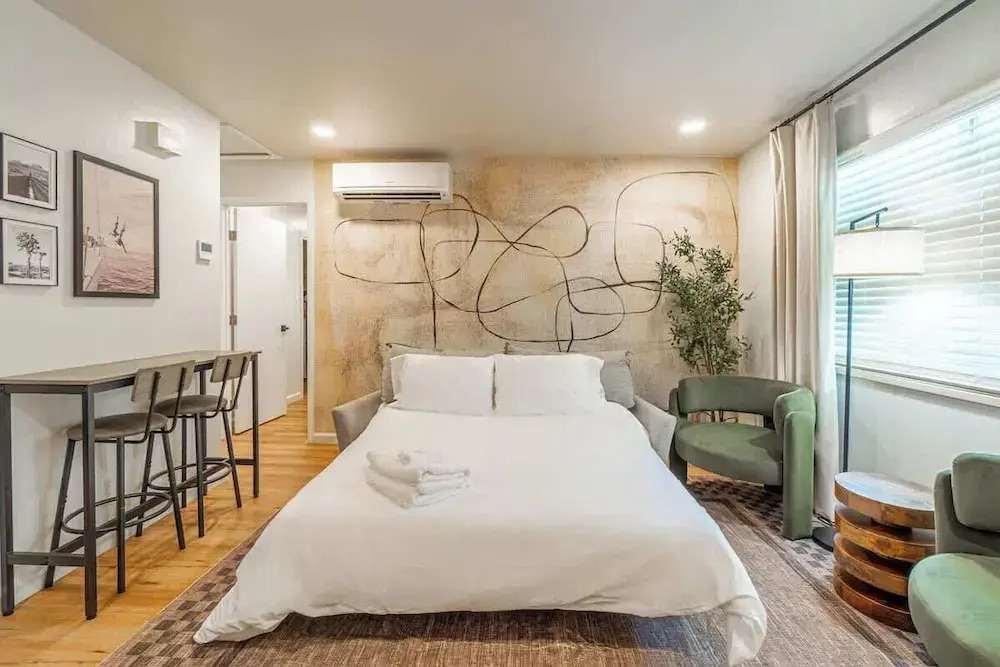Designer Living Pet-friendly UNR 2BR 1BA