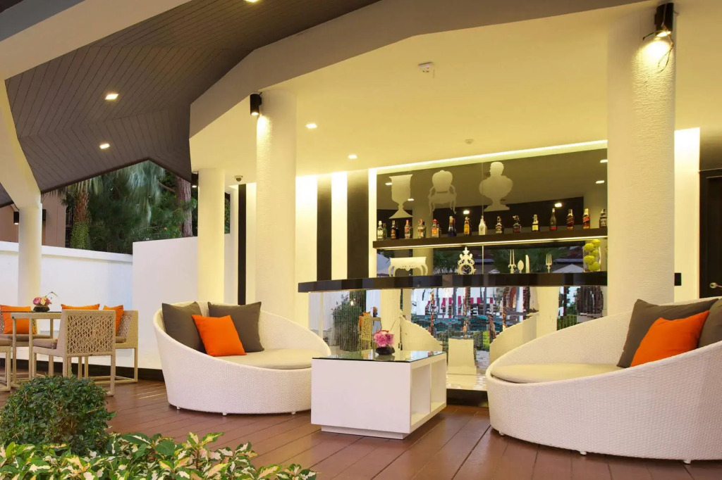 Long Beach Luxury Villas