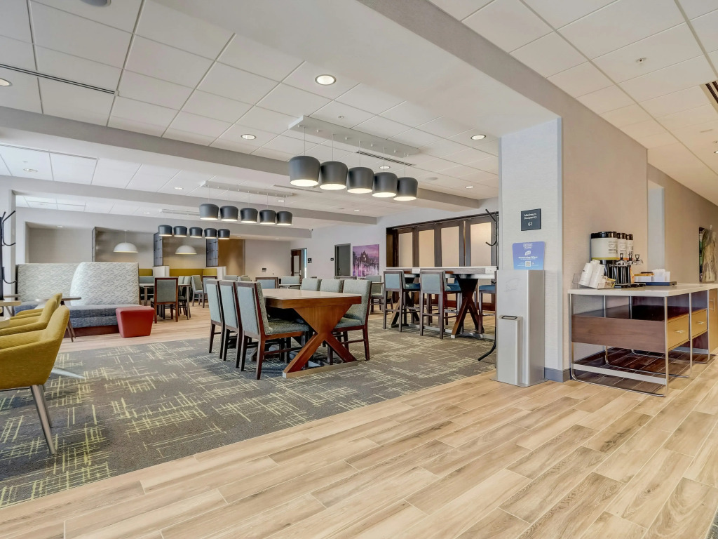 Hampton Inn & Suites Cincinnati Midtown Rookwood