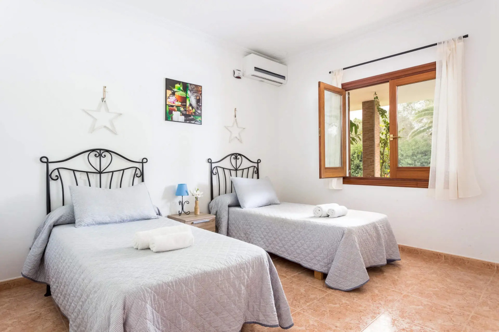 Villa Son Tretze by Villa Plus