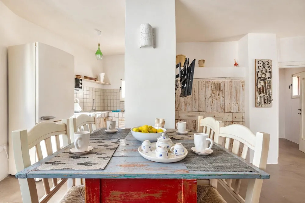 2526 Trullo Limone by Perle di Puglia