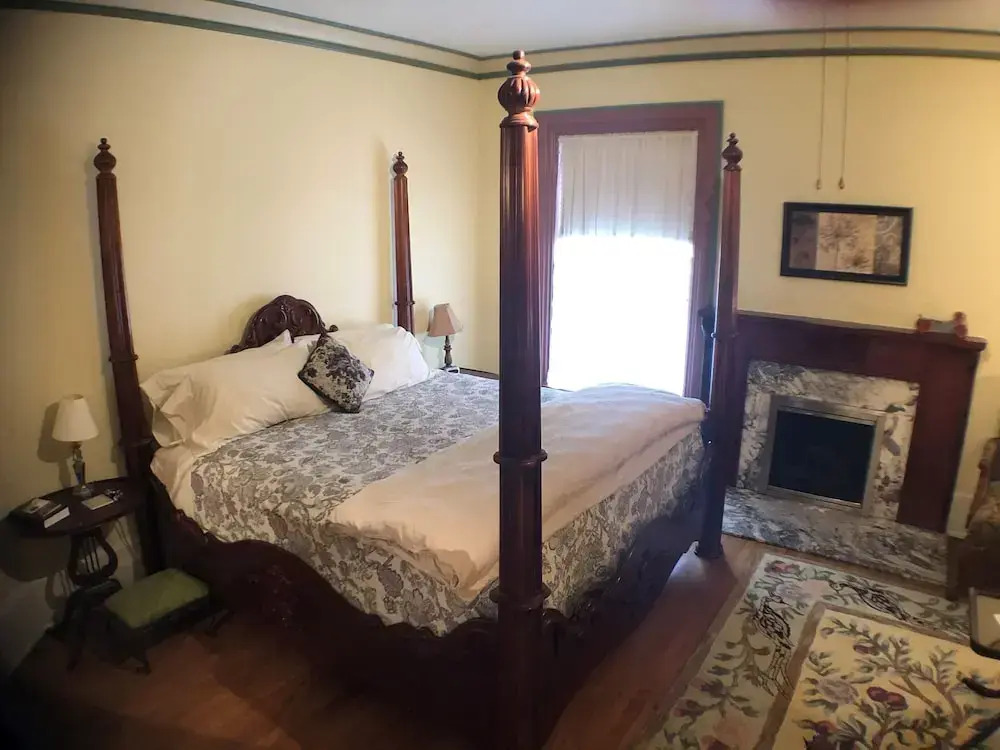 The Parsonage Inn LLC