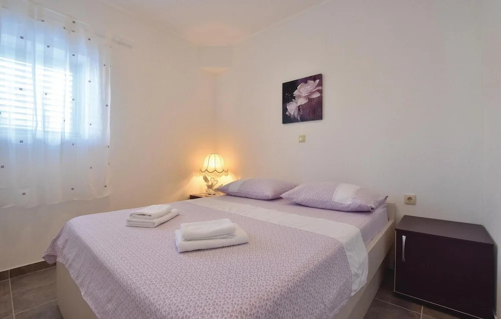 Awesome Home in Podstrana With Wifi and 1 Bedrooms