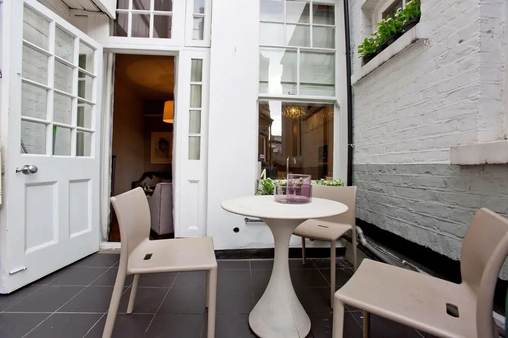 Stunning 2 bed and bath in Kensington