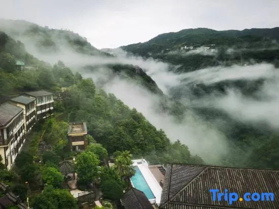 Yulongshan Dong Spring Resort