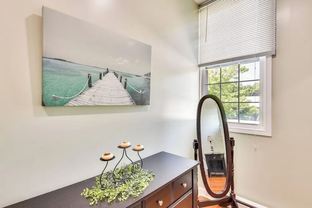 Cozy Sawyer Apartment - 2 Mi to Warren Dunes Park!