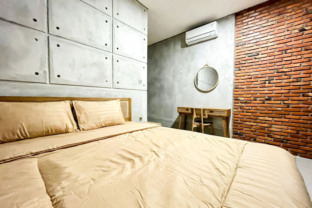 Rattanhaus R Signature