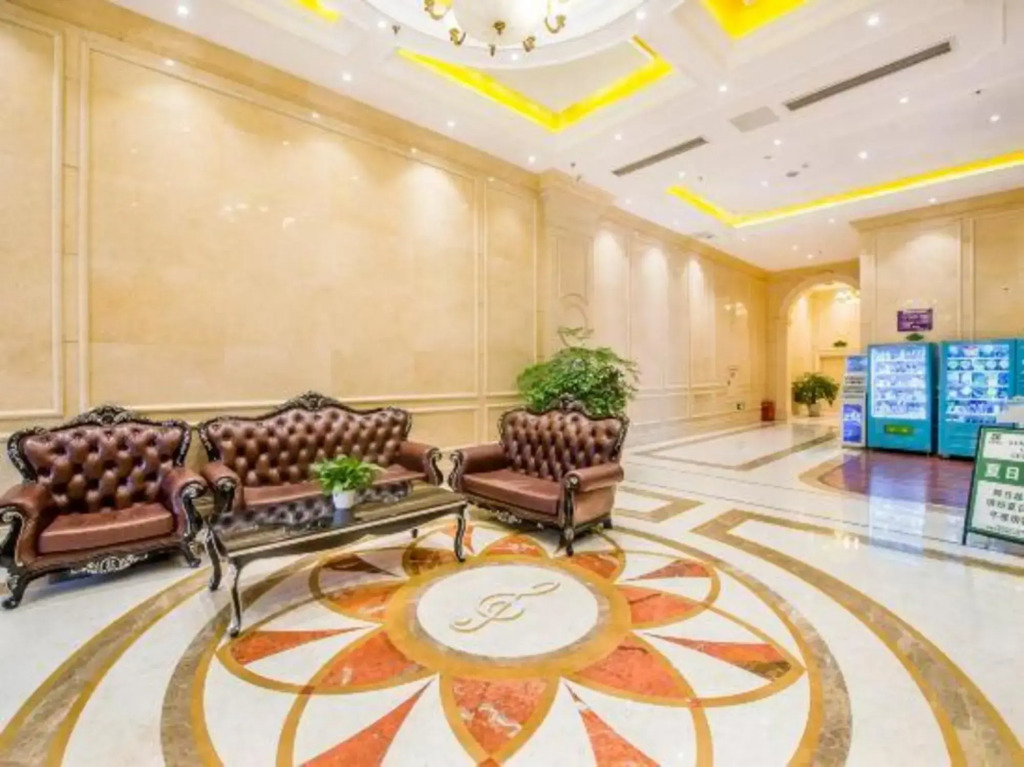 Vienna Hotel (Chongzhou High Speed Railway Station)