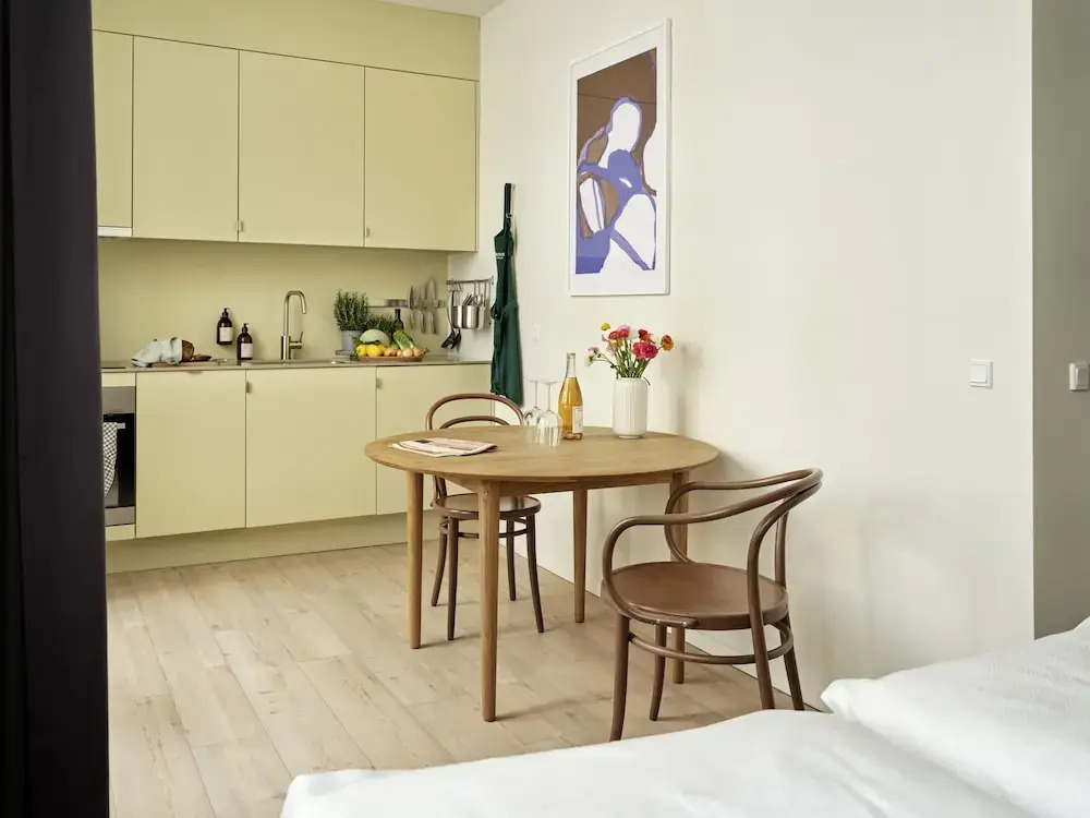 Apēron Apartment Hotel