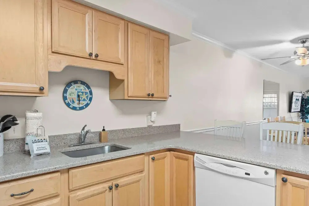 San Remo 108 Ocean-block 2BR Condo, Pool Access, Private Patio & Parking