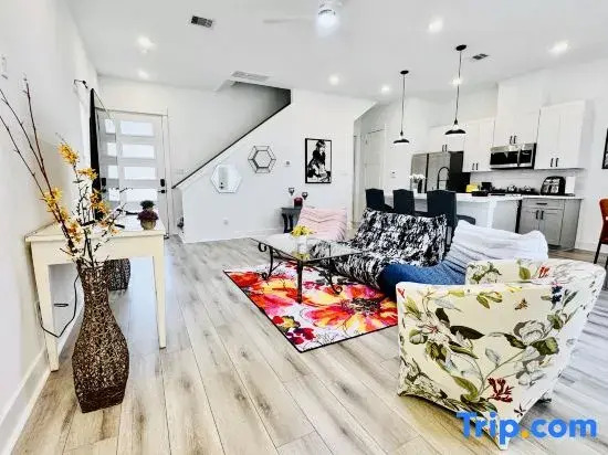 Modern getaway near downtown and airport