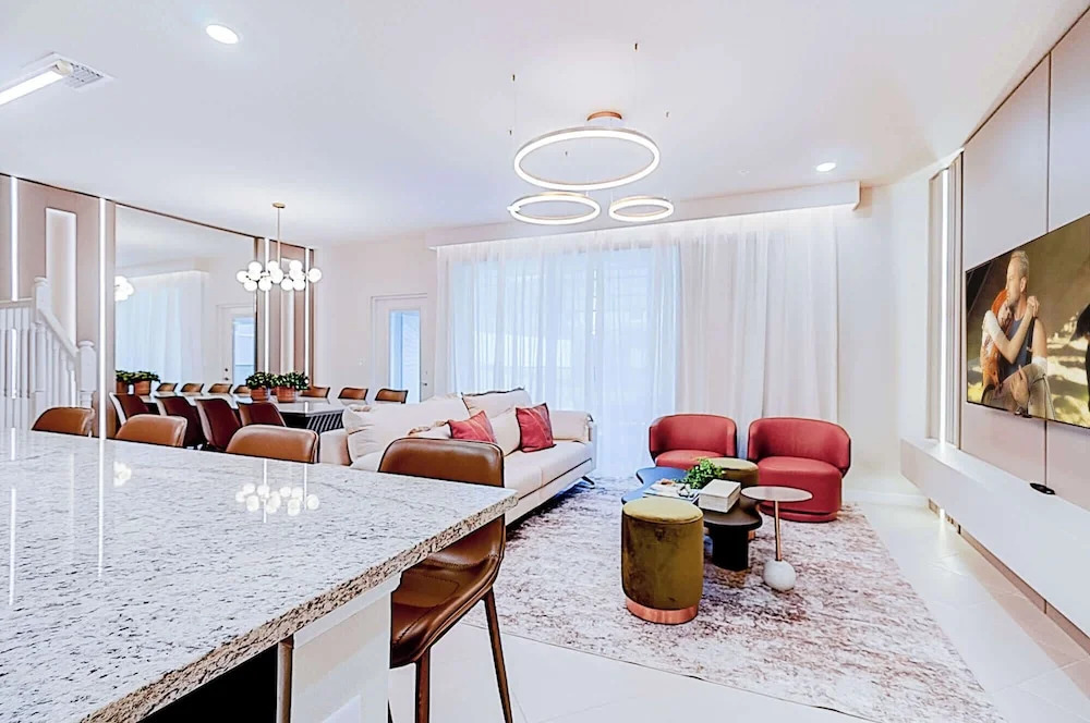 Spacious Townhome With Private Pool Near Theme Parks
