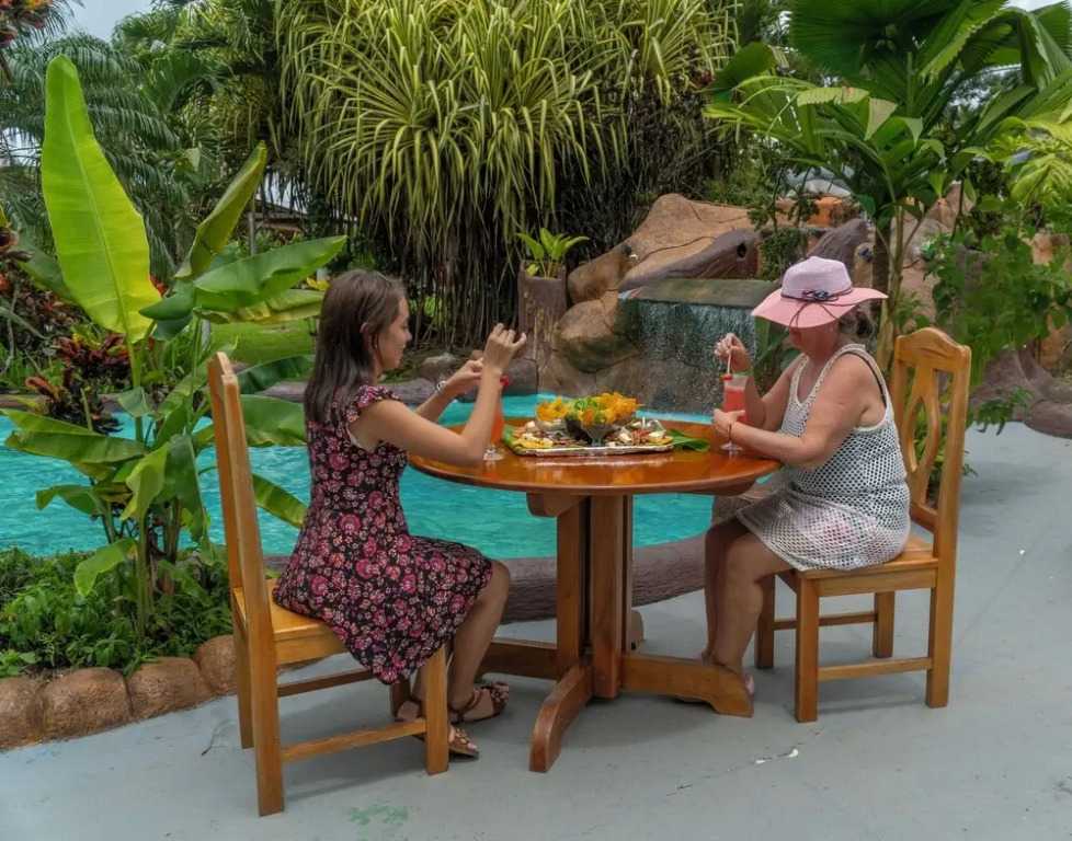 Sueno Dorado Hot Springs Hotel
