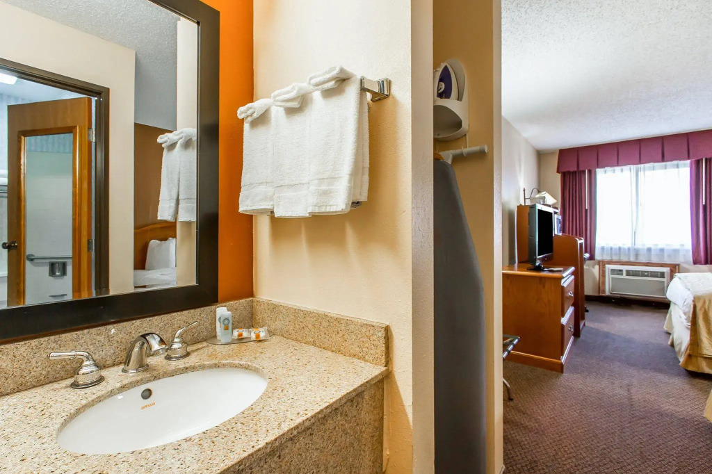 Quality Inn Burlington near Hwy 34