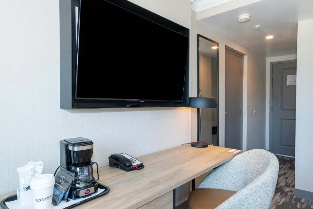 Sandman Signature Vancouver Downtown Hotel
