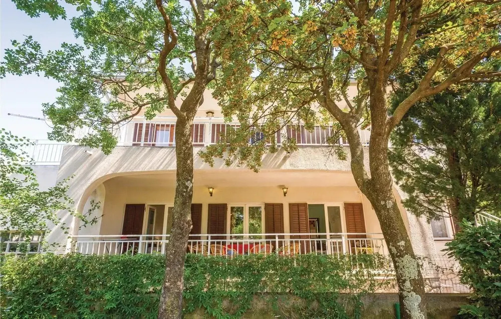 5 Bedroom Awesome Home In Povile