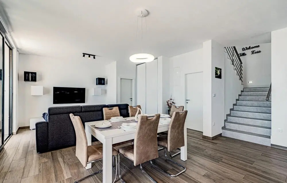 Awesome Home In Blato