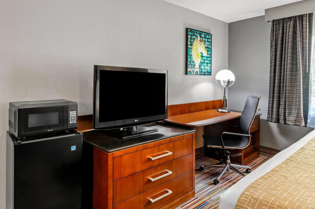 Travelodge by Wyndham Bloomington