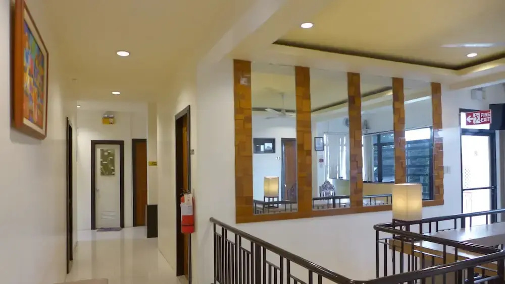 Rozen Suites Paradise