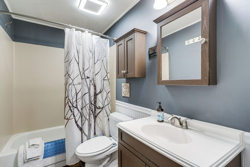 8 Mi to Lumen Field! Walkable Home w/ Fenced Yard