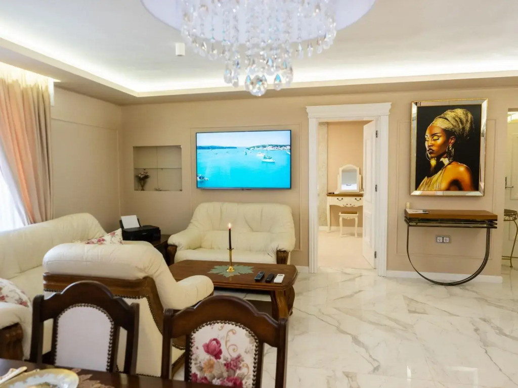 Paradise Center Apartment 1