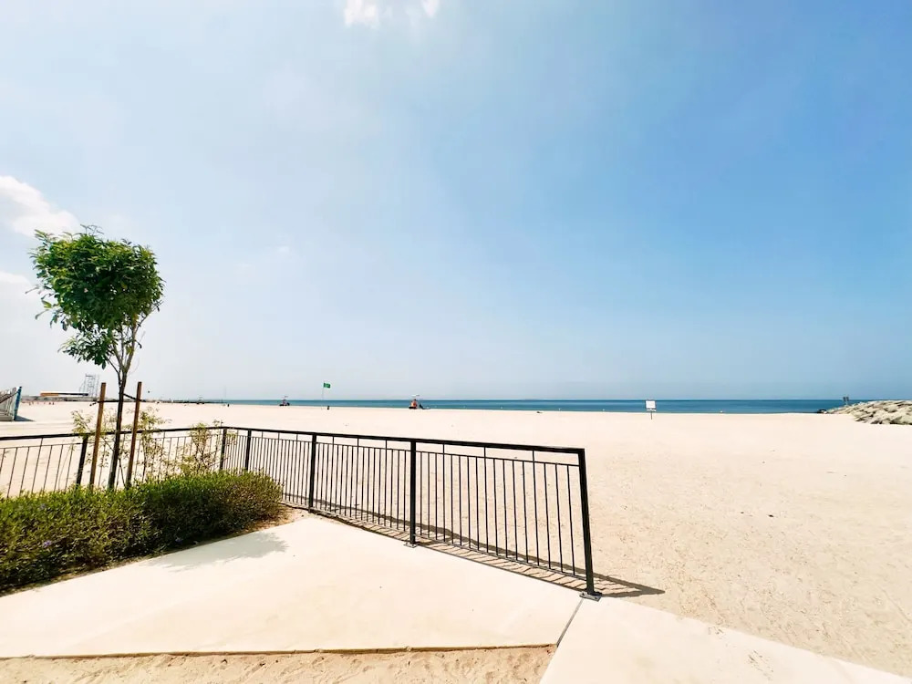 Contemporary La Mer 1BR w Beach Access