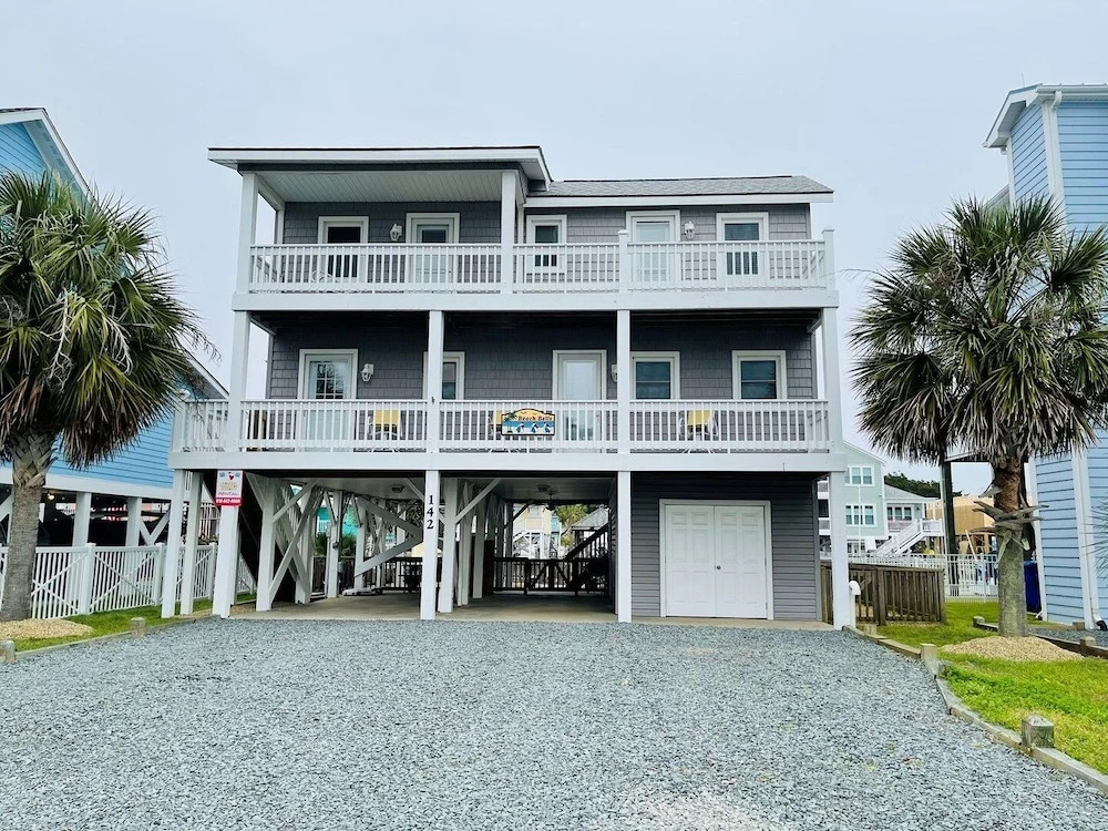 Beach Bells 4 Bedroom Home by RedAwning