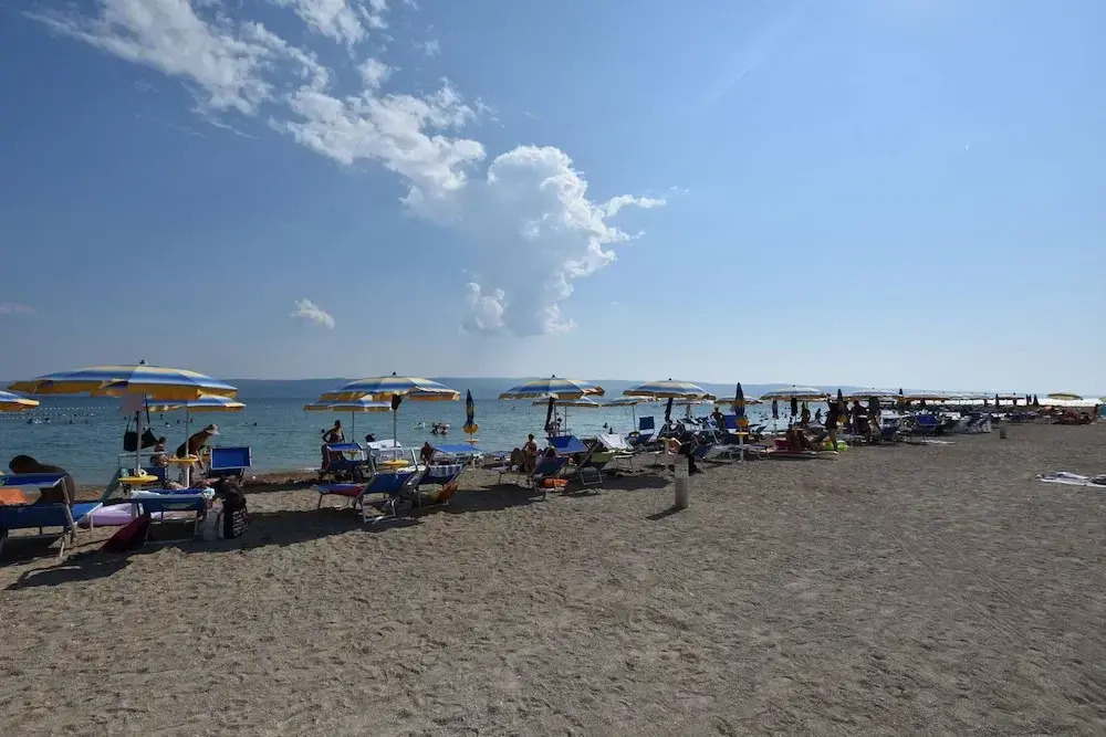 Omiš Duće sandy beach apartments Mare