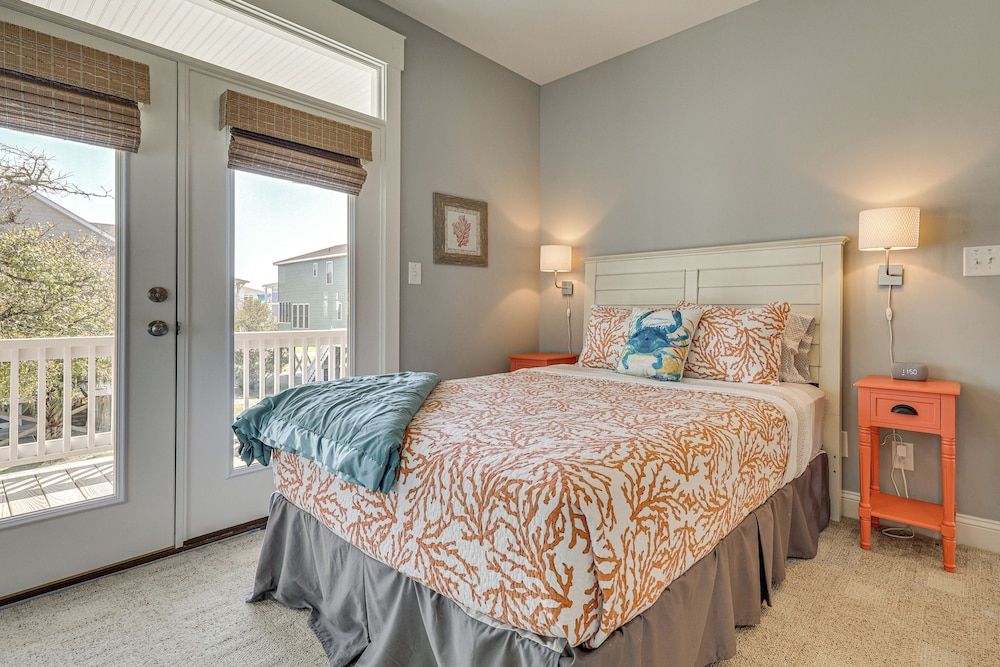 Spacious Coastal Gem on Oak Island 100 Yds to Sand