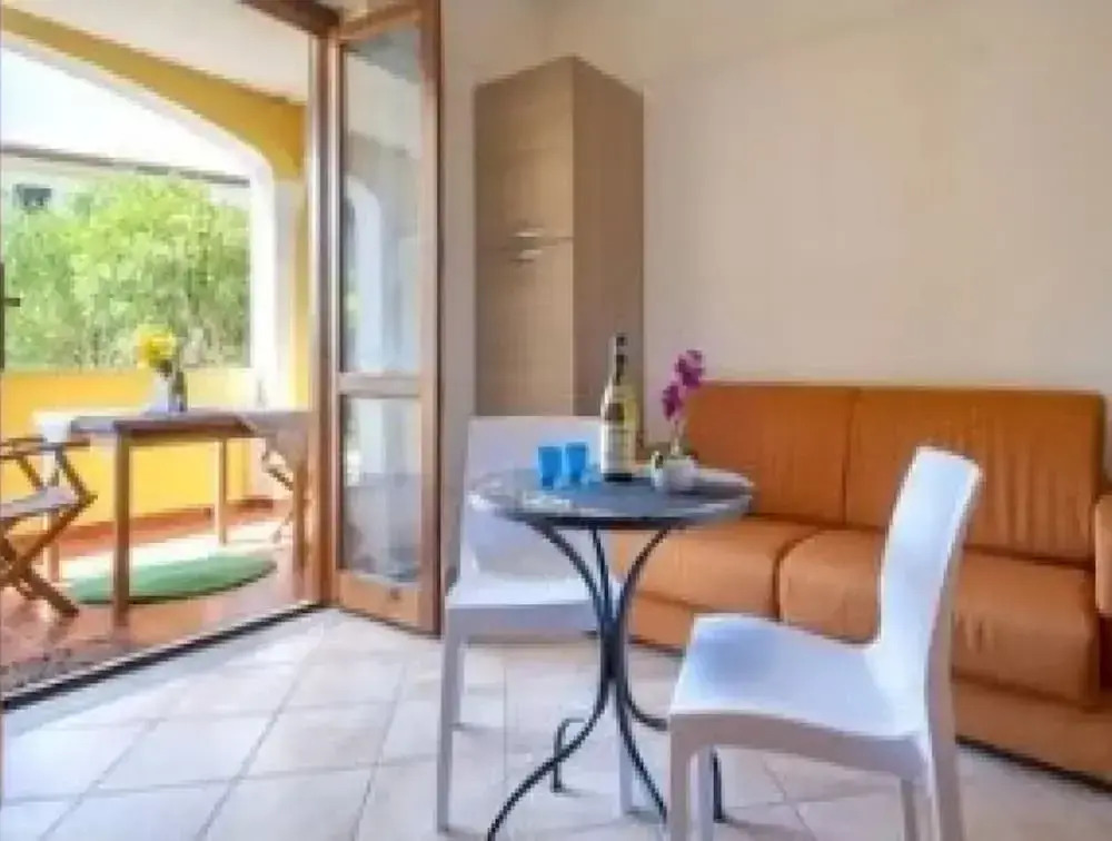 Cozy Flat Just Steps From the Beach