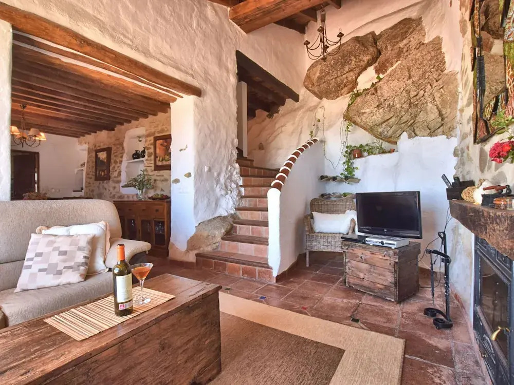 Authentic Country Home with Private Swimming Pool near Torcal de Antequera Nature Park