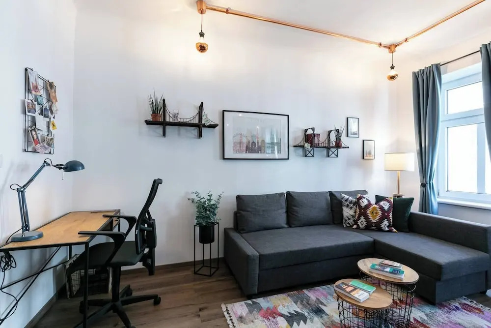 6 min Walk to Metro - 3 Stops to City Center