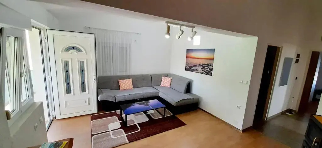 Ema & Sea Apartments