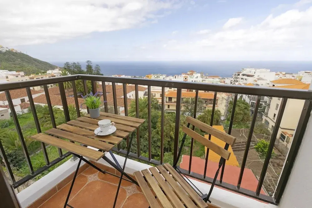 Rooftop View Escape 1 Min to Center Fast Wifi