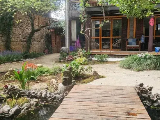 Ziyou Suiyue Design Hostel