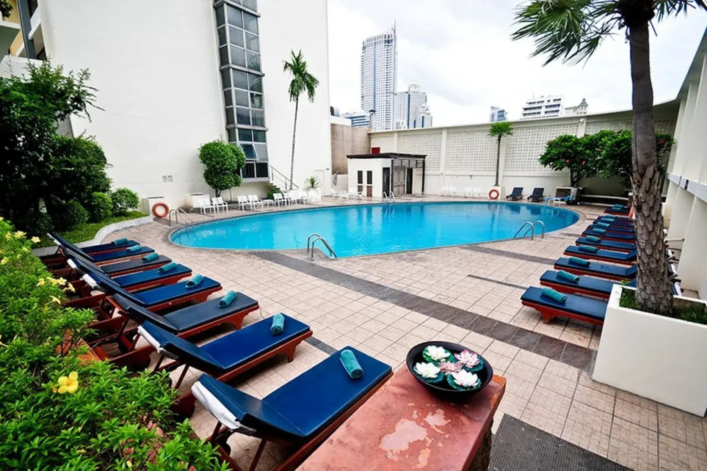 Narai Hotel (SHA Extra Plus)