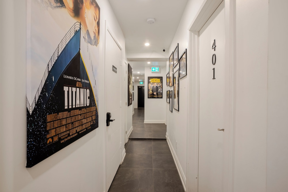 Theatre Hotel by Lodgo