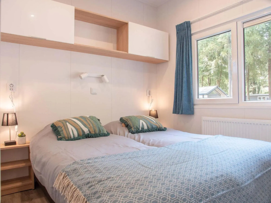 Nice chalet with dishwasher, on a holiday park at 3.5 km. from Wageningen