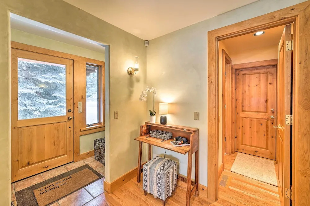 Serene Sun Valley Home w/ Hot Tub & Mtn Views
