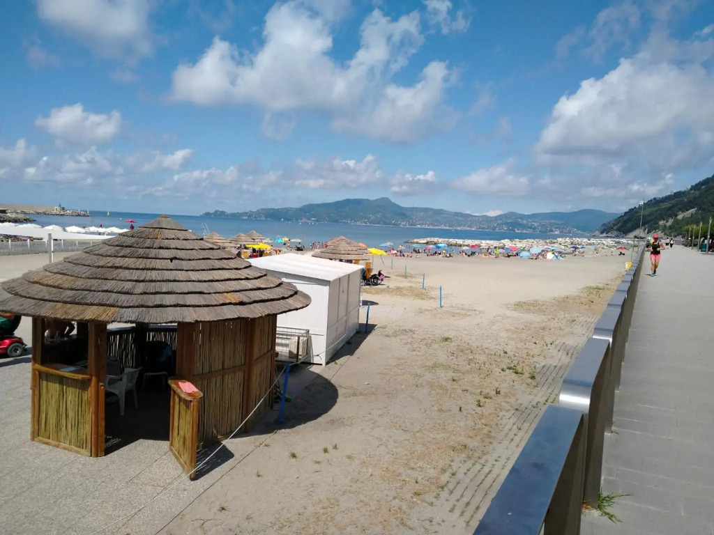 Vista sul carruggio, centro storico di Chiavari