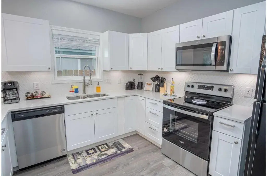 Newly Remodeled 4BR 2BA Near Amazing Downtown