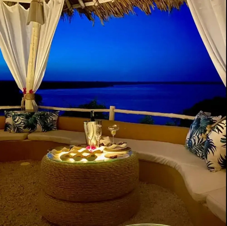 Rock And Sea Resort,baobab Suite