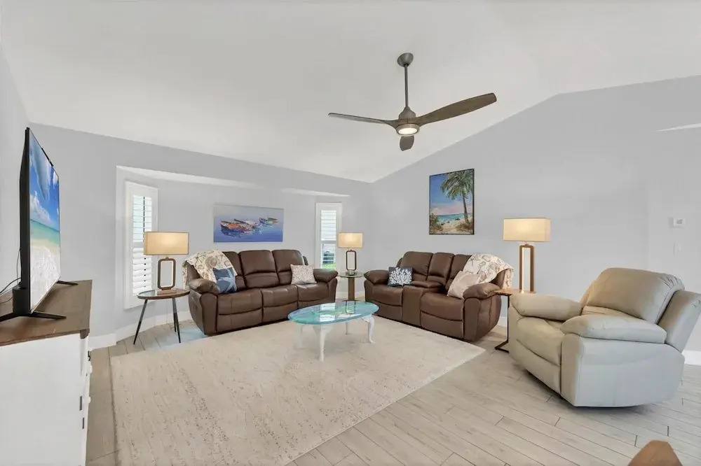 Punta Gorda 3-Bedroom Canalfront Vacation Home with Pool 3 Home