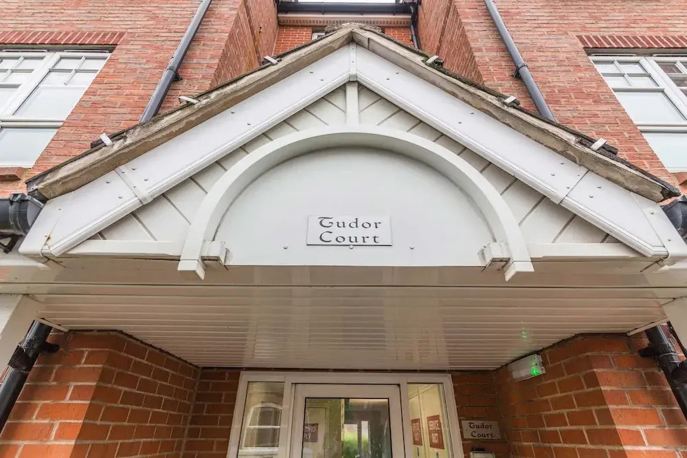 Tudor by KCD APARTMENTS