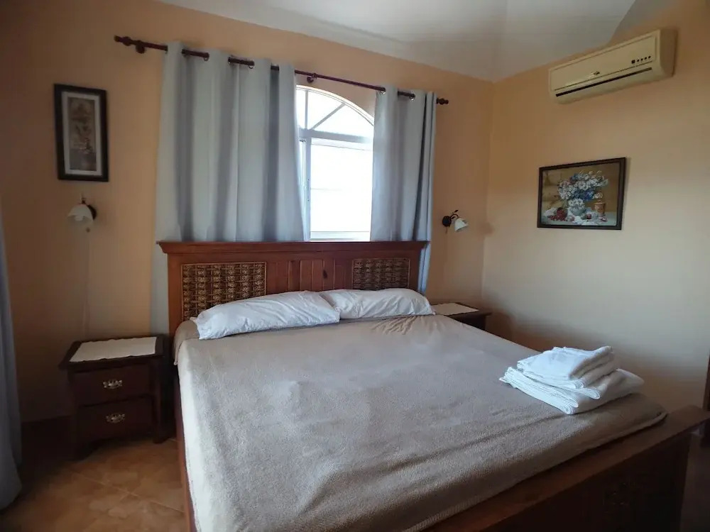 Great Privacy 3 Bedroom Villa Near the Beach