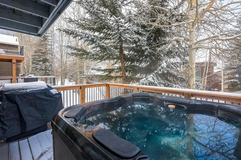 Mountainside House 673 4 Bedroom Home by RedAwning