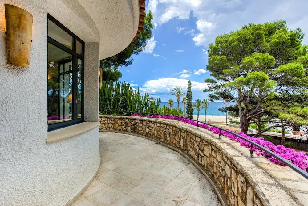TarracoHomes, Villa with Botanic Garden and Private Pool facing the Beach