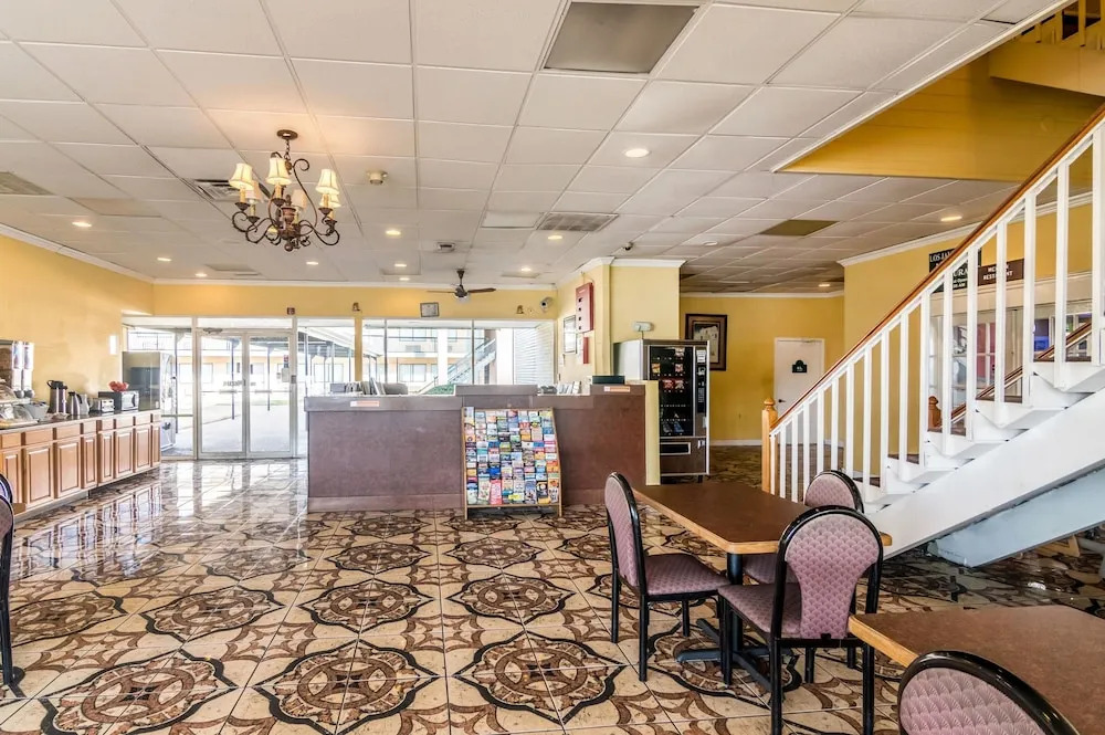 Rodeway Inn Arlington Entertainment District Area