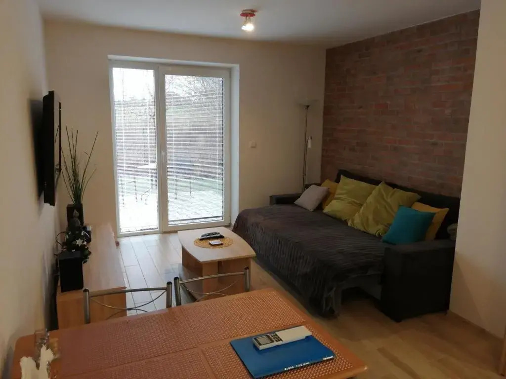 Apartman pod lipou - samostatny objekt - carport
