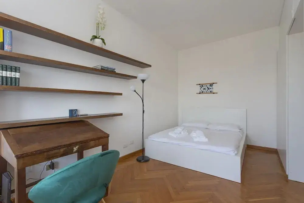 Skyline view Biancamano 1 bdr with balcony by Rentopolis